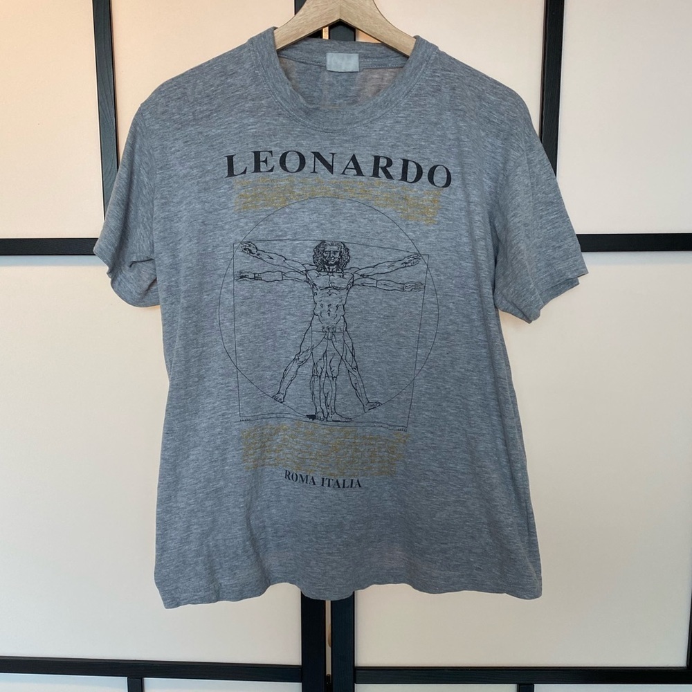 Roma Italia Leonardo da Vinci Vitruvian Man t-shirt. Gray.‎ Women’s Large